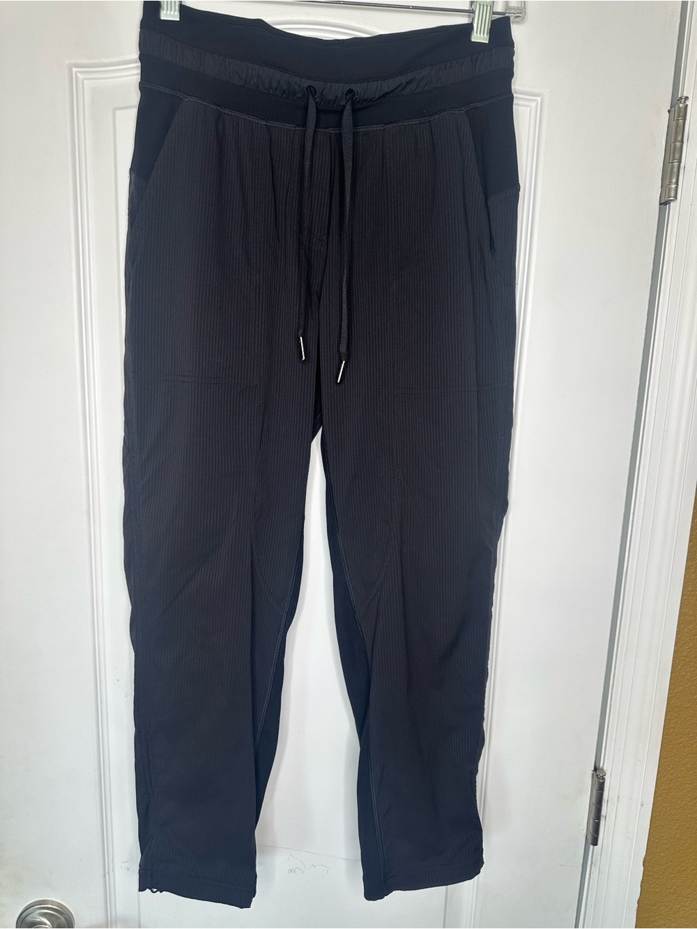 NWOT Lululemon athletica Black Dance Studio Mid Rise Cropped Pants. Size 4.